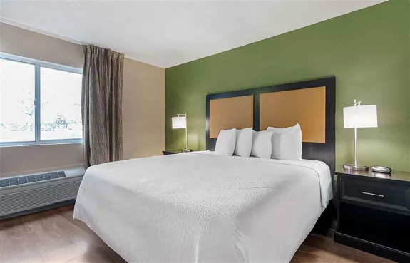 1 Bedroom Suite - 1 King Bed