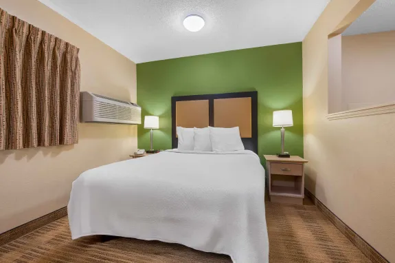 Deluxe Studio - 1 King Bed