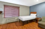 Deluxe Studio - 1 Full Bed