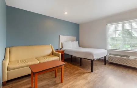 Deluxe Studio - 1 Full Bed