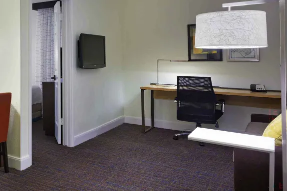 1 Bedroom Suite - 1 Queen Bed