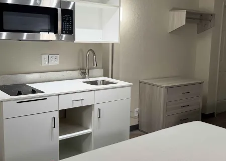 Studio Suite - 1 Queen Bed